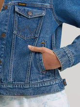 Load image into Gallery viewer, Wrangler® Women's Denim Jacket