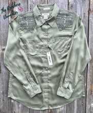 Load image into Gallery viewer, Ariat Erika Western Shirt