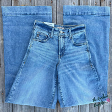 Load image into Gallery viewer, Ariat Women’s Palmdale High Rise Revel Vilma Ultrastretch Wide Leg Jeans