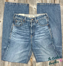 Load image into Gallery viewer, Ariat Moana Ultra High Rise Tomboy Jeans