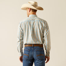 Load image into Gallery viewer, Ariat Men&#39;s Ivar Wrinkle Free Classic Fit Shirt
