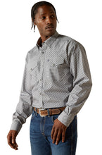 Load image into Gallery viewer, Ariat Men&#39;s Wrinkle Free Edward Classic Fit Shirt
