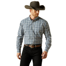 Load image into Gallery viewer, Ariat Men&#39;s Wrinkle Free Dargan Classic Fit Shirt
