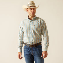 Load image into Gallery viewer, Ariat Men&#39;s Ivar Wrinkle Free Classic Fit Shirt
