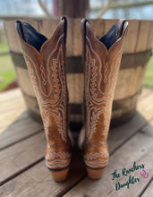 Load image into Gallery viewer, Ariat Shades of Grain Casanova Boots
