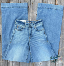 Load image into Gallery viewer, Ariat Women’s Palmdale High Rise Revel Vilma Ultrastretch Wide Leg Jeans
