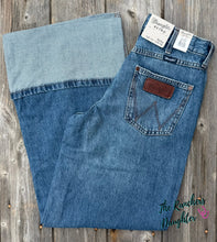 Load image into Gallery viewer, Wrangler® Women's Retro Bailey High Rise Wide Leg Cuffed Jeans
