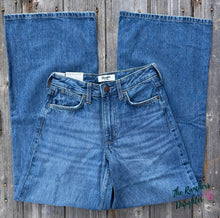 Load image into Gallery viewer, Wrangler® Women's Retro Bailey Super High Rise Wide Leg Jeans - Yvette
