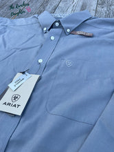 Load image into Gallery viewer, Ariat Men&#39;s Grey Wrinkle Free Solid Pinpoint Oxford Classic Fit Shirt
