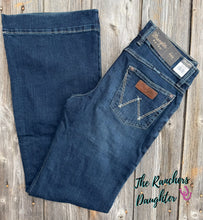 Load image into Gallery viewer, Wrangler® Women's Retro Mae Mid Rise Trouser - Samantha
