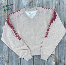 Load image into Gallery viewer, Ariat Women&#39;s Tatonka Sweatshirt
